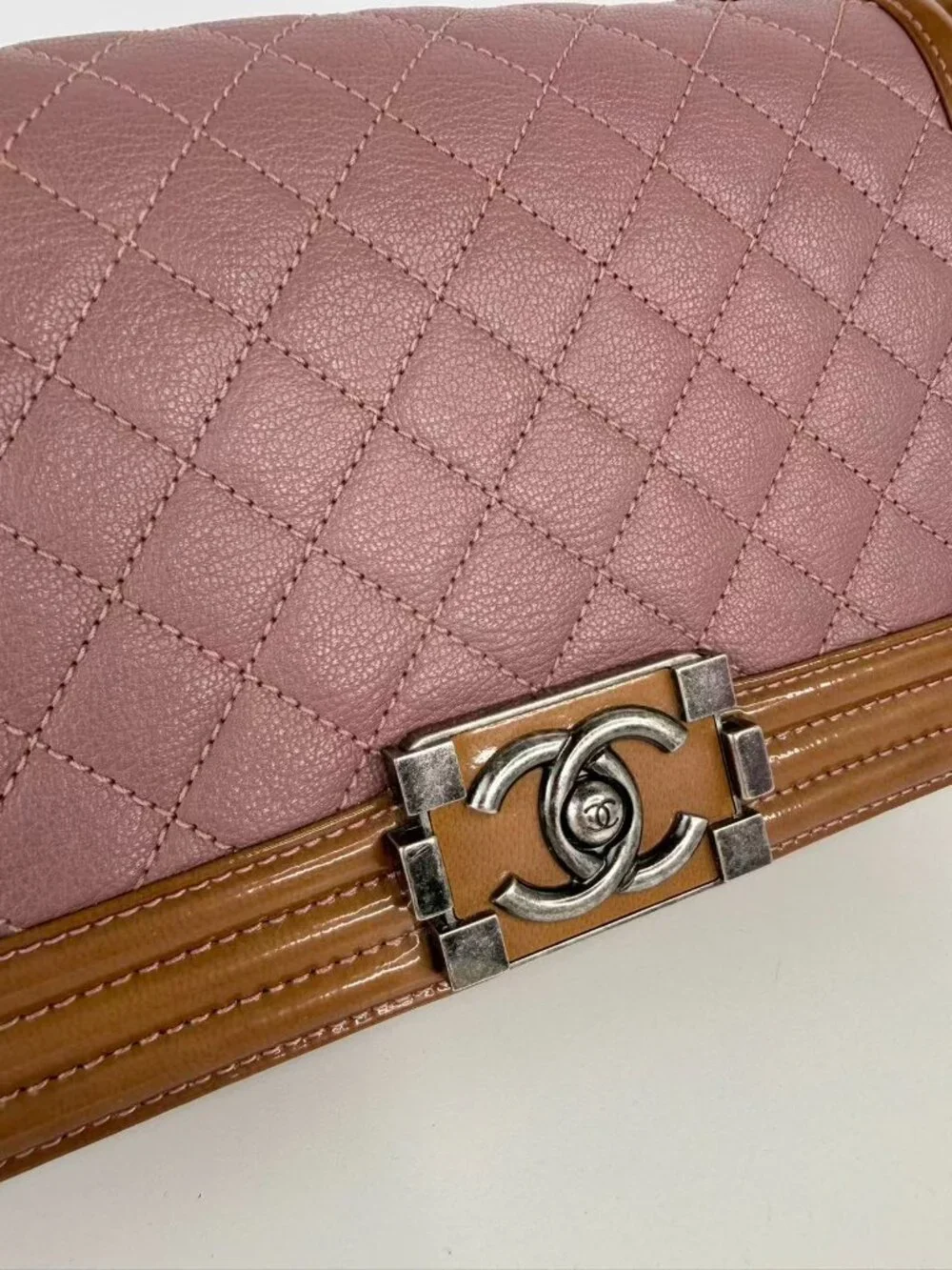 Channel boy flag crossbody bag - Picture 6 of 12